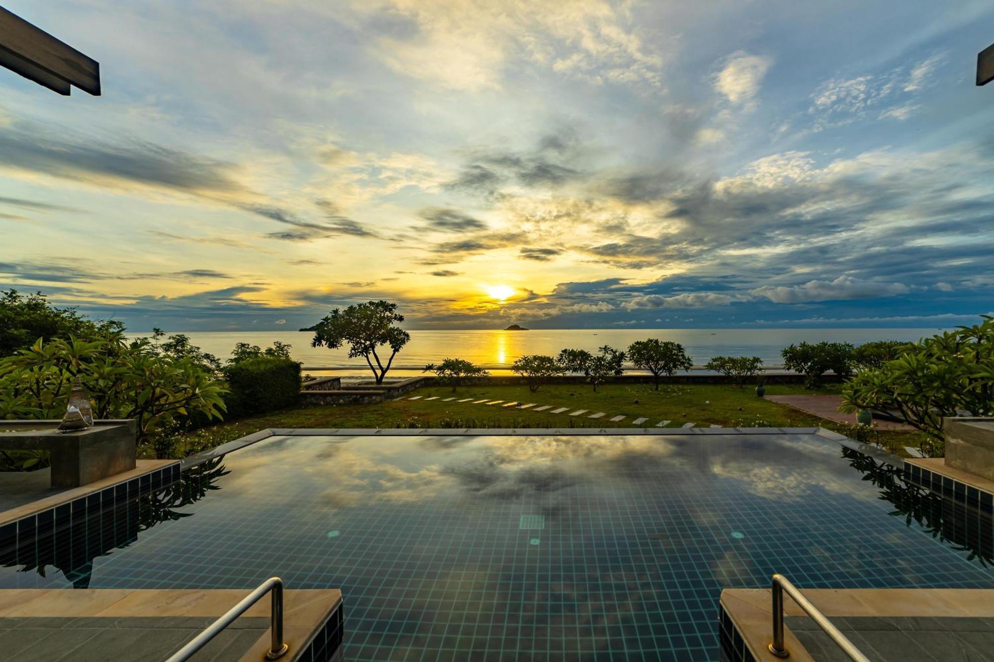 Beachfront Modern 4 Bedroom Pool Villa - Rv Hua Hin Exterior photo