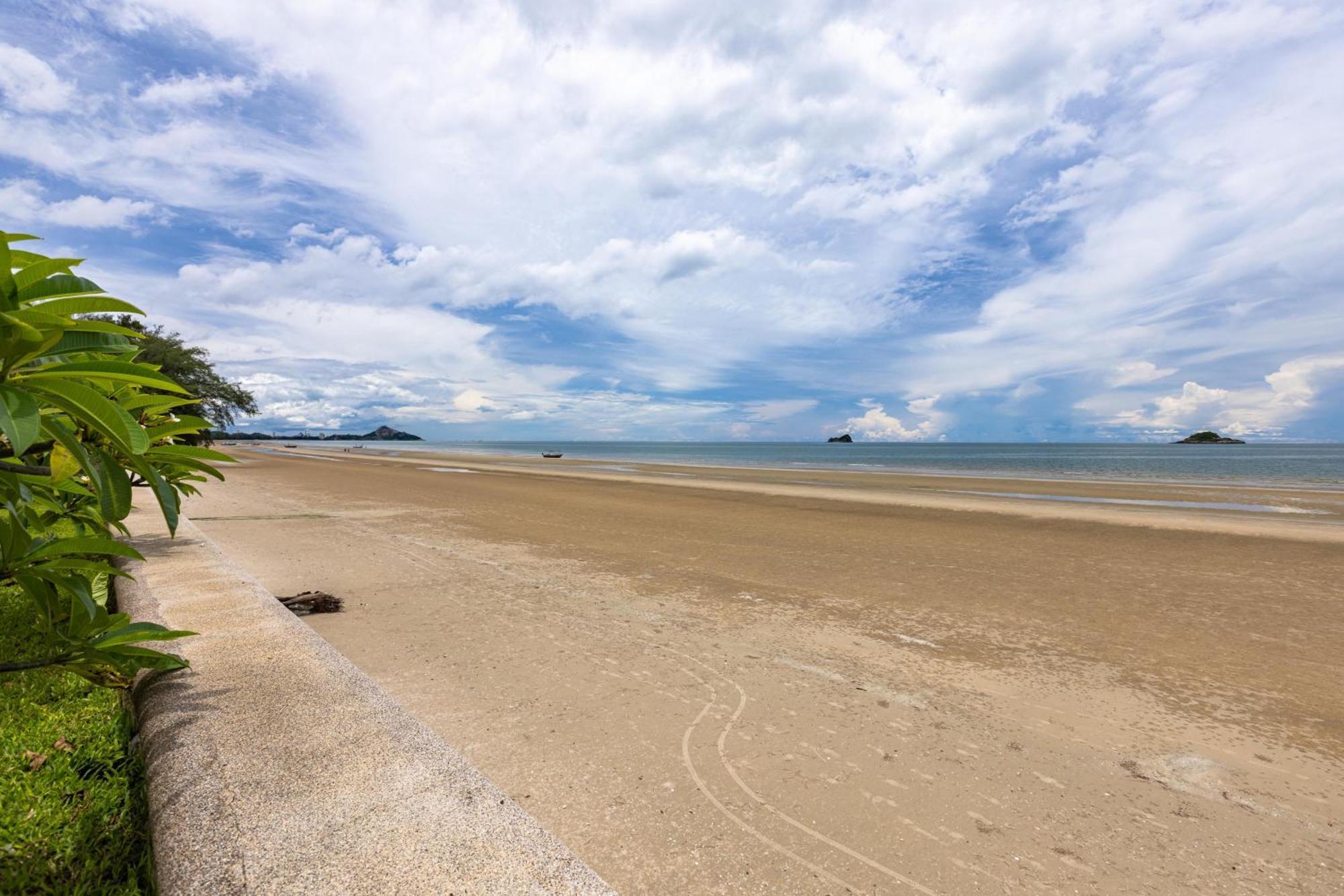 Beachfront Modern 4 Bedroom Pool Villa - Rv Hua Hin Exterior photo